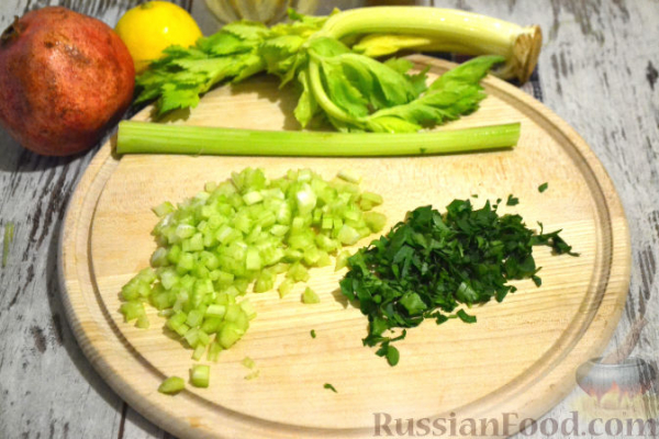 Салат из сельдерея, с гранатом