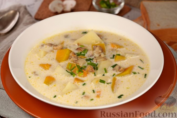 Сливочный суп с грибами, тыквой и булгуром