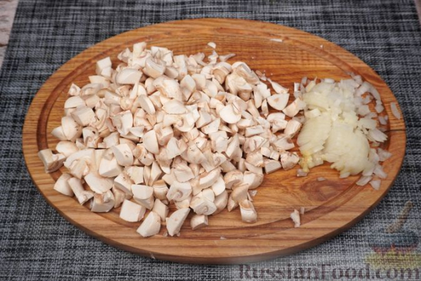 Сливочный суп с грибами, тыквой и булгуром