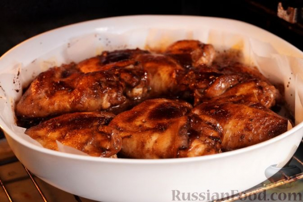 Куриные крылышки, запечённые в томатно-медовом соусе