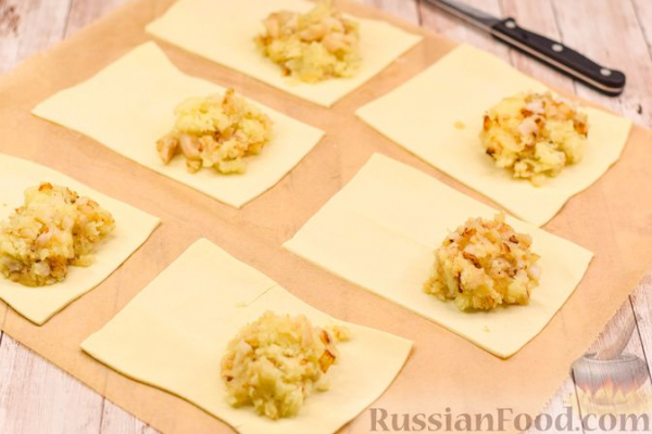 Слоёные пирожки с рыбой и картофелем