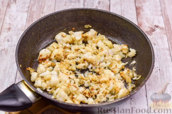Слоёные пирожки с рыбой и картофелем