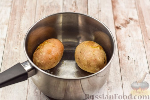 Слоёные пирожки с рыбой и картофелем