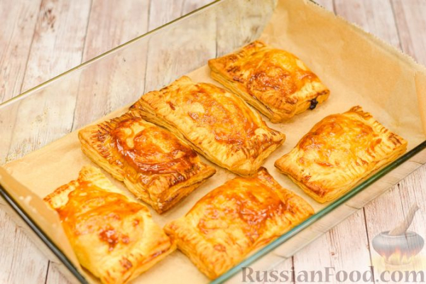 Слоёные пирожки с рыбой и картофелем