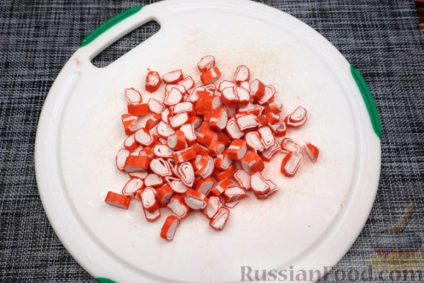 Рыбная солянка с крабовыми палочками
