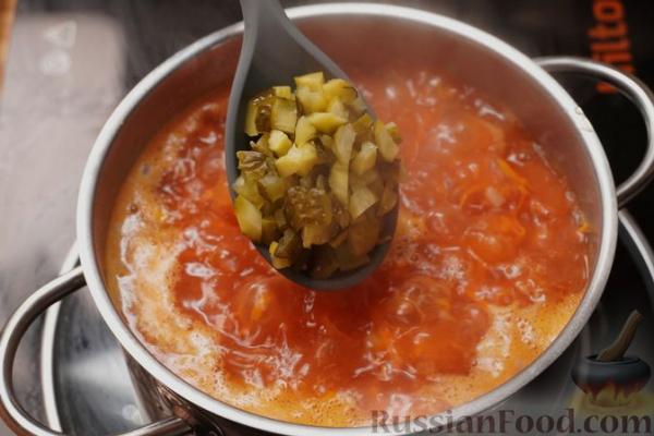 Рыбная солянка с крабовыми палочками