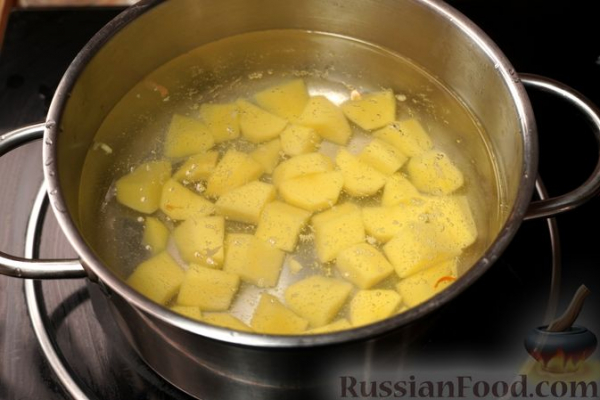 Рыбная солянка с крабовыми палочками