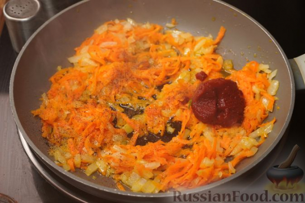 Рыбная солянка с крабовыми палочками