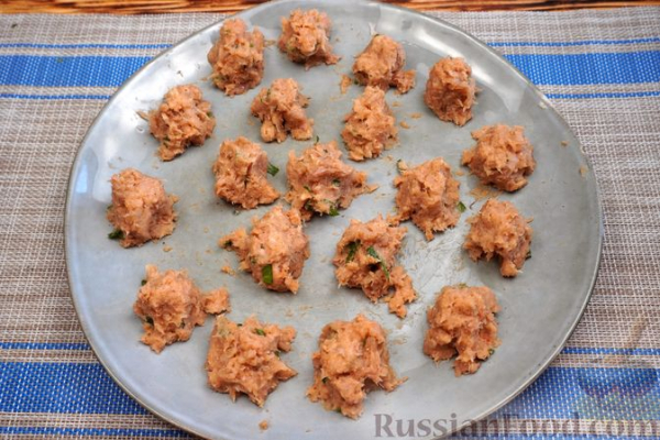 Суп с рыбными клецками и сливками