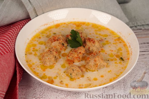Суп с рыбными клецками и сливками