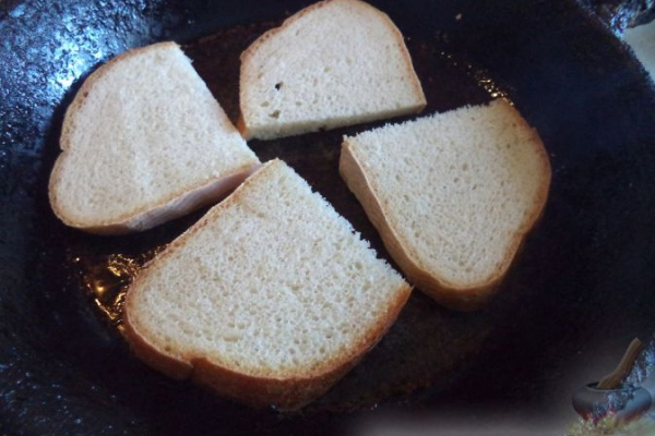 Простые гренки с чесноком