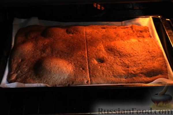 Коврижка с повидлом, масляным кремом и сахарной глазурью