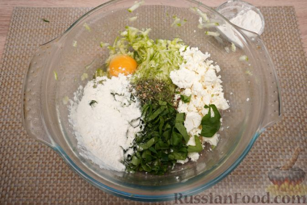Оладьи из кабачков с фетой и шпинатом