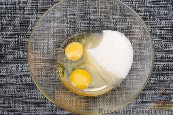 Шоколадные маффины с клубникой