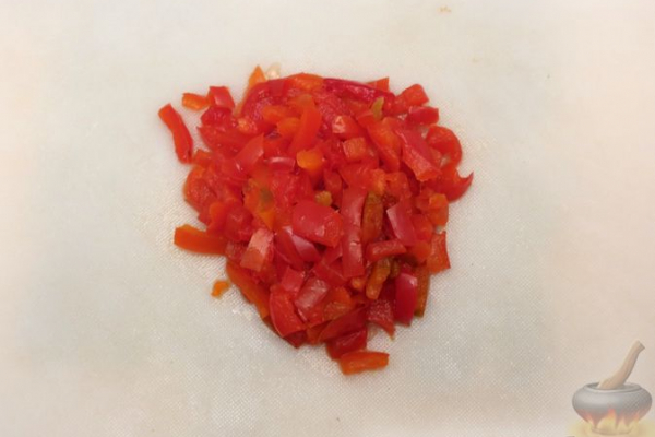 Курица, тушенная с овощами и смородиной