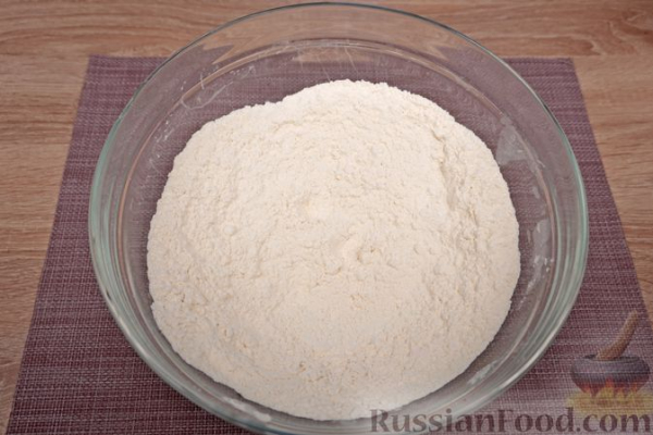 Тёртый песочный пирог с клубничным конфитюром
