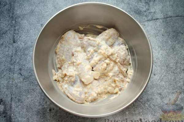 Запечённые куриные крылышки в майонезе