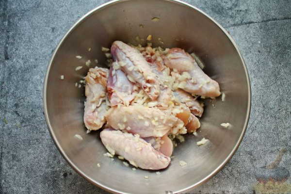 Запечённые куриные крылышки в майонезе