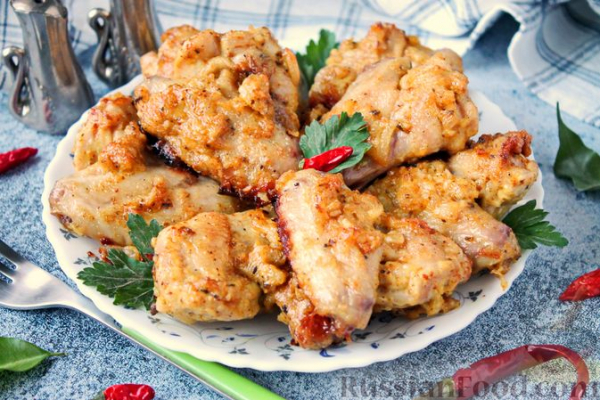 Запечённые куриные крылышки в майонезе