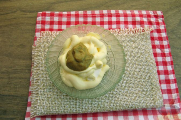 Праздничный салат "Змейка" с огурцами, курицей и яблоком
