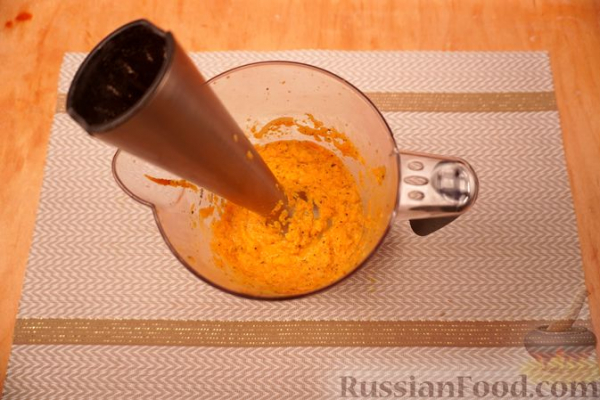 Рыба, запечённая в сметанном соусе с овощами