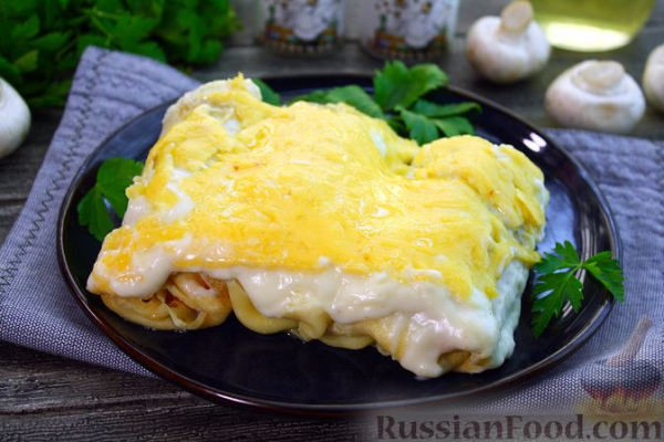 Блинчики с грибами и ветчиной, запечённые под соусом бешамель и сыром Блинчики с грибами и ветчиной, запечённые под соусом бешамель и сыром