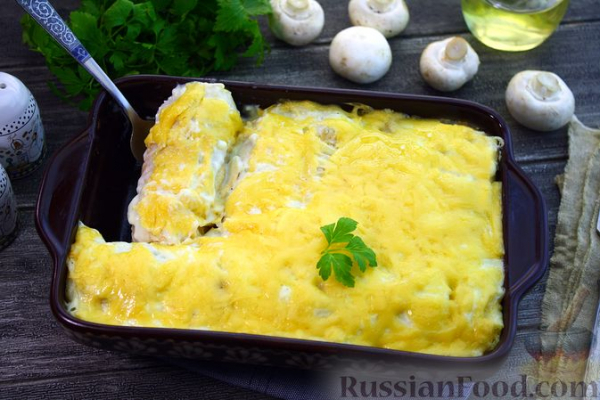 Блинчики с грибами и ветчиной, запечённые под соусом бешамель и сыром Блинчики с грибами и ветчиной, запечённые под соусом бешамель и сыром