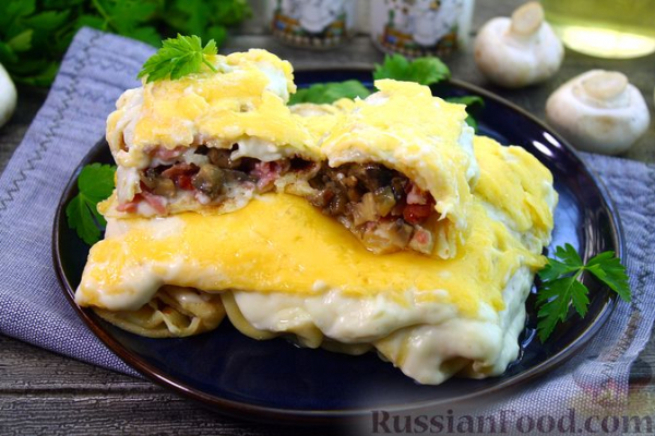 Блинчики с грибами и ветчиной, запечённые под соусом бешамель и сыром Блинчики с грибами и ветчиной, запечённые под соусом бешамель и сыром