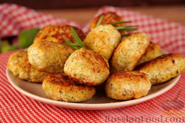 Куриные котлеты с брокколи и кускусом