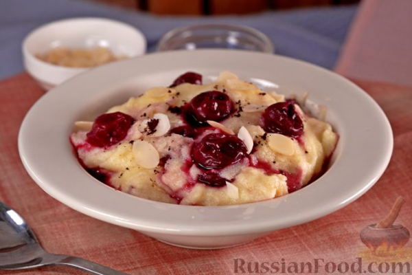 Манная каша с белым шоколадом и вишней Манная каша с белым шоколадом и вишней