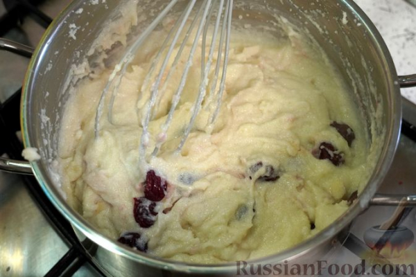 Манная каша с белым шоколадом и вишней