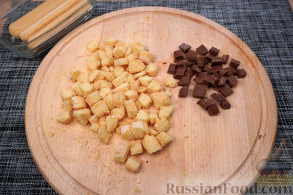 Сладкий омлет с печеньем, шоколадом и сгущёнкой Сладкий омлет с печеньем, шоколадом и сгущёнкой