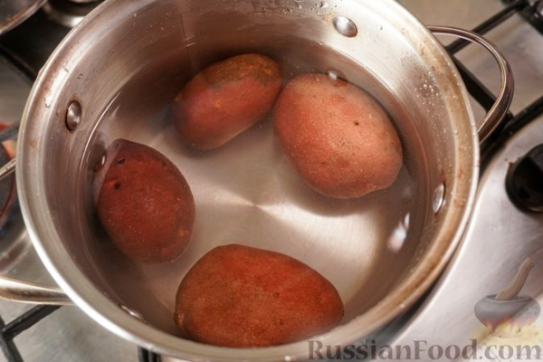 Картофельный салат с жареной рыбой, сельдереем и яблоком Картофельный салат с жареной рыбой, сельдереем и яблоком