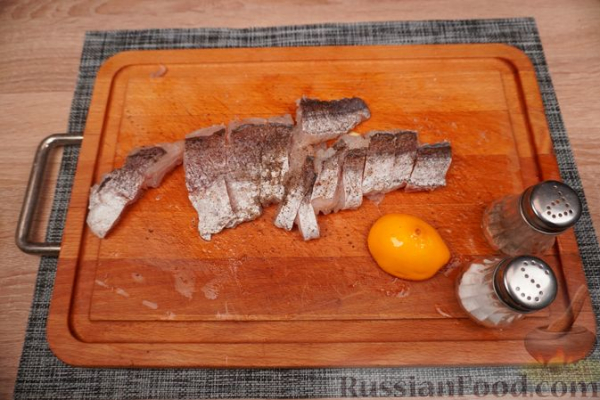 Картофельный салат с жареной рыбой, сельдереем и яблоком Картофельный салат с жареной рыбой, сельдереем и яблоком