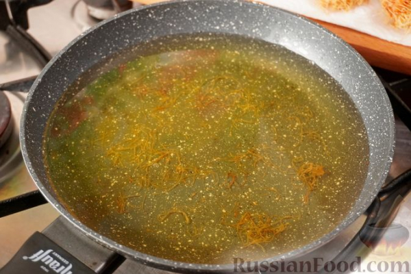 Креветки, жаренные в тесте катаифи (во фритюре)