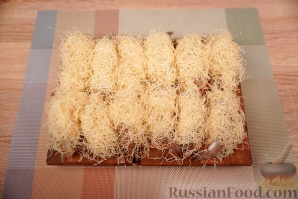 Креветки, жаренные в тесте катаифи (во фритюре)