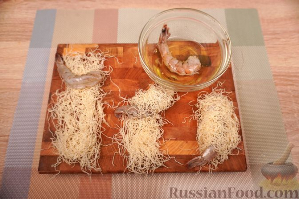 Креветки, жаренные в тесте катаифи (во фритюре)