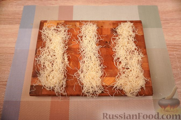 Креветки, жаренные в тесте катаифи (во фритюре)