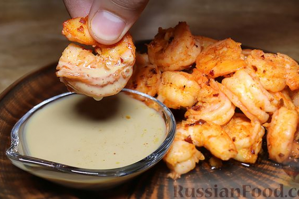 Пикантные жареные креветки с чесноком (на сливочном масле)