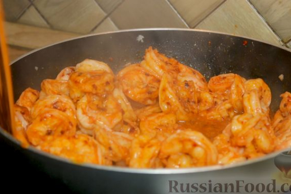 Пикантные жареные креветки с чесноком (на сливочном масле)