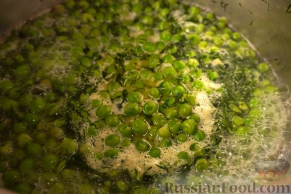 Фёзелек (суп) с зелёным горошком