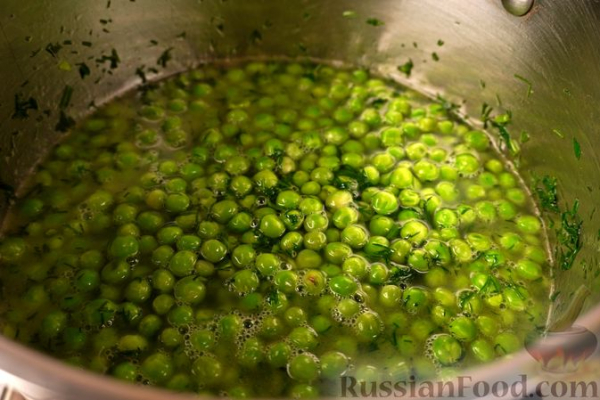 Фёзелек (суп) с зелёным горошком