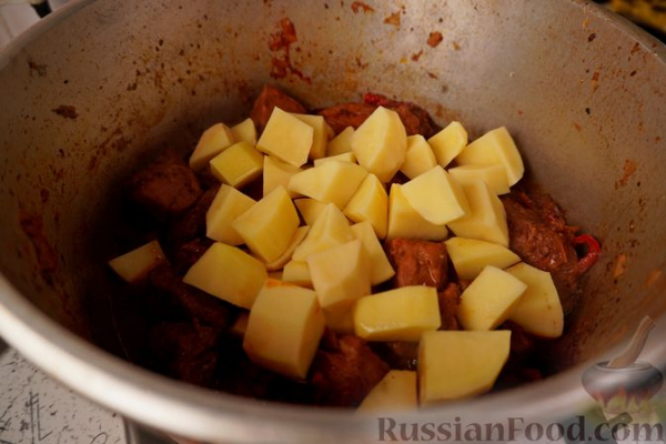 Гуляш с капустой по-коложварски