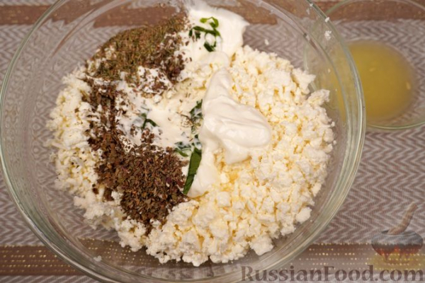 Кёрёзёт (закуска) с творогом, брынзой и шпинатом