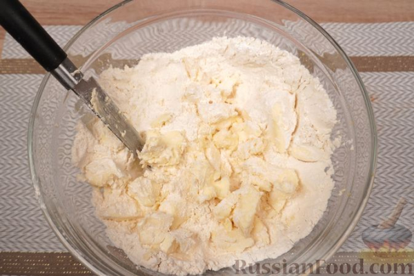 Мазурек с варёной сгущёнкой, шоколадом и орехами