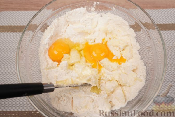 Мазурек с варёной сгущёнкой, шоколадом и орехами