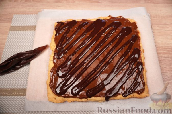 Мазурек с варёной сгущёнкой, шоколадом и орехами
