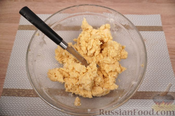 Мазурек с варёной сгущёнкой, шоколадом и орехами
