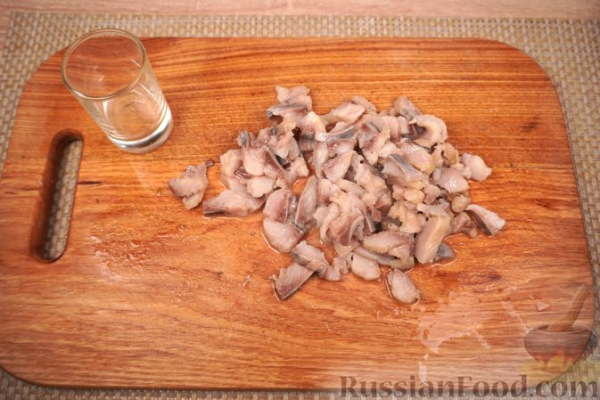 Салат из сельди, яблок и солёных огурцов
