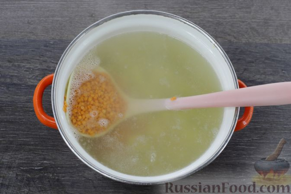 Суп с чечевицей, фрикадельками и овощами